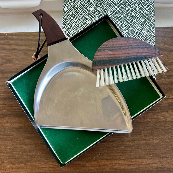 Vintage Modernist Desk Crumb Brush and Pan Set with Magnetic Wood Handle - Picture 6 of 11